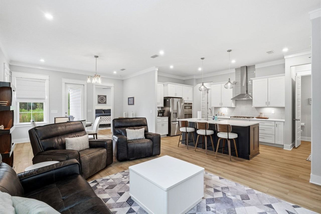 323 Suwannee Dr - Photo 6 of 42