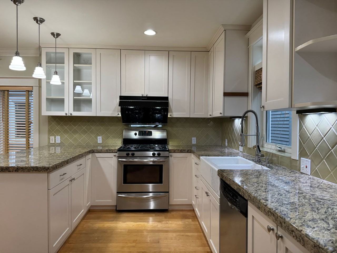 1131 10th Ave E - Photo 3 of 23