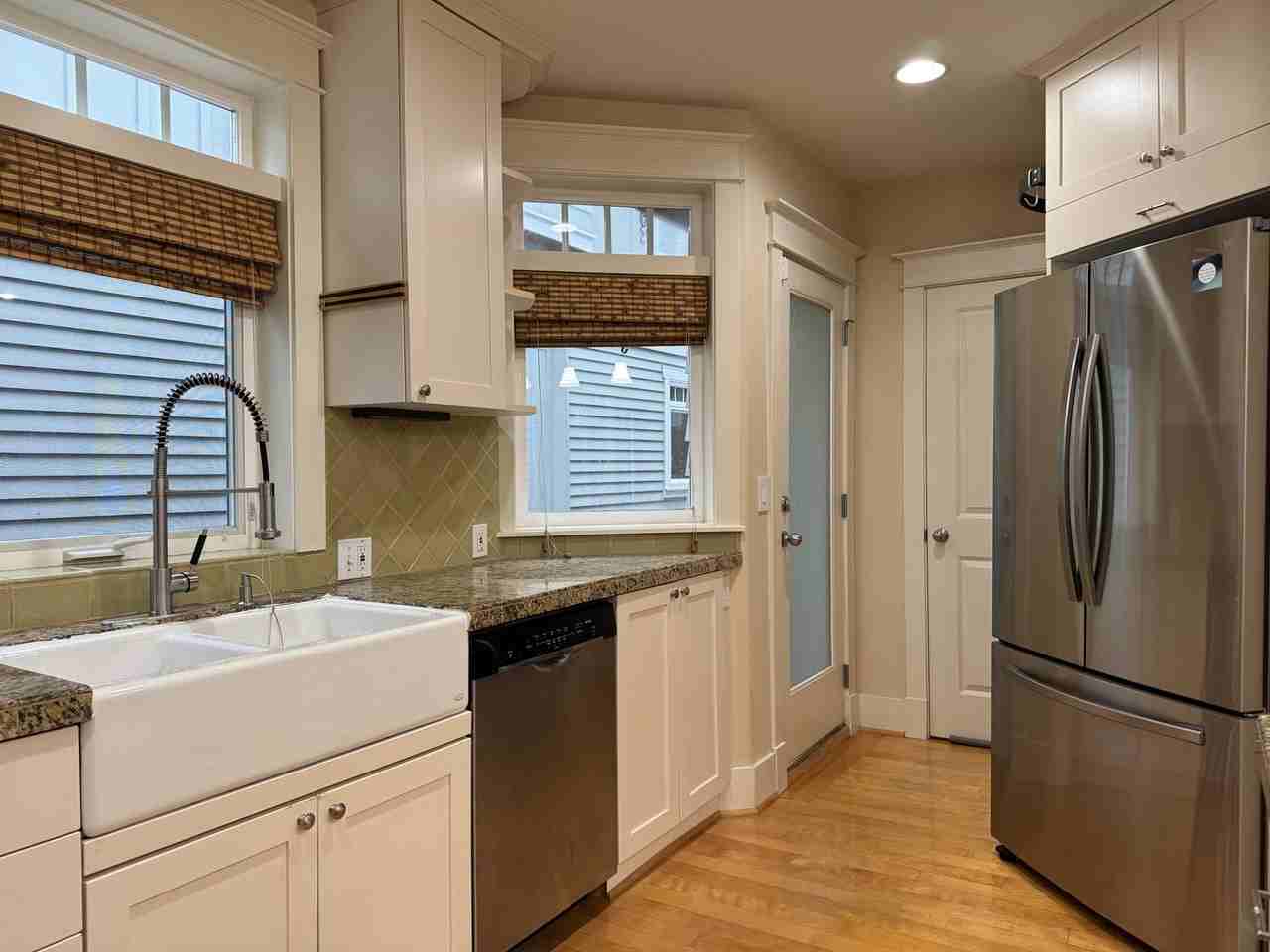 1131 10th Ave E - Photo 4 of 23