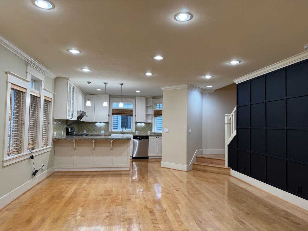 1131 10th Ave E - Photo 5 of 23