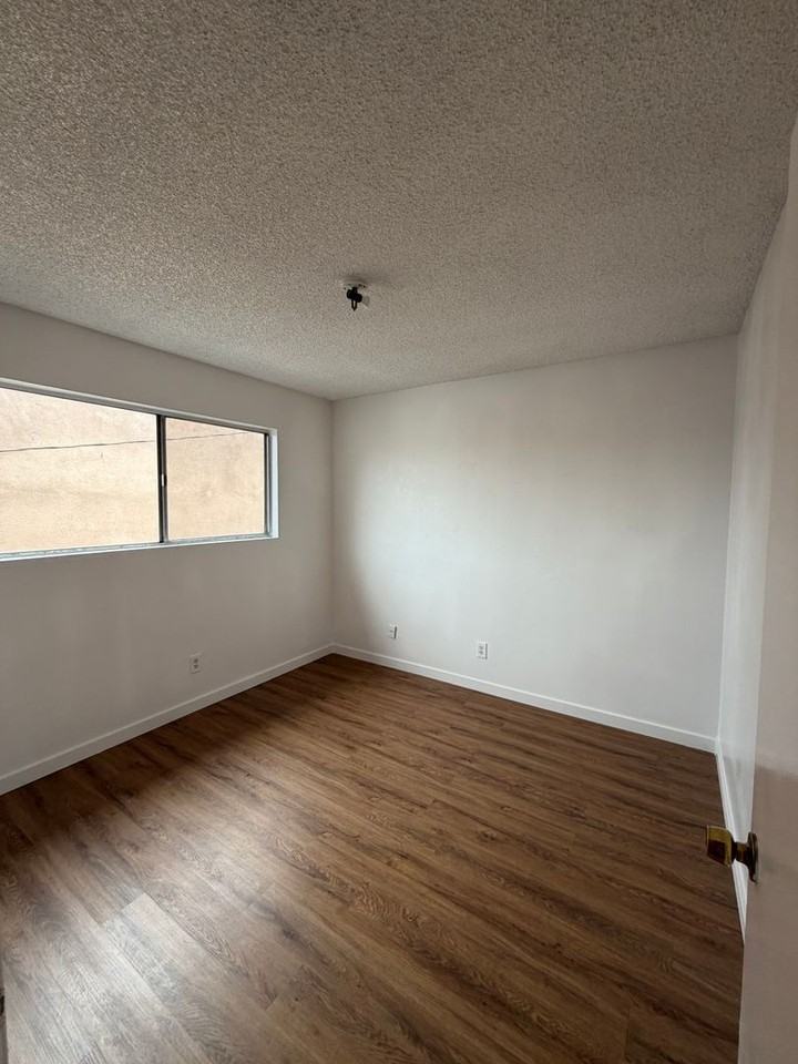 3068 E Gage Ave - Photo 6 of 11