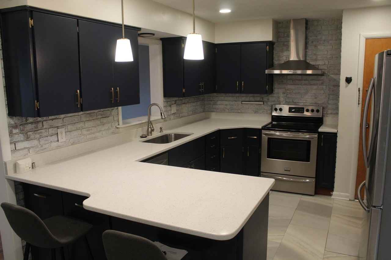 1478 S Avon Ave - Photo 2 of 17