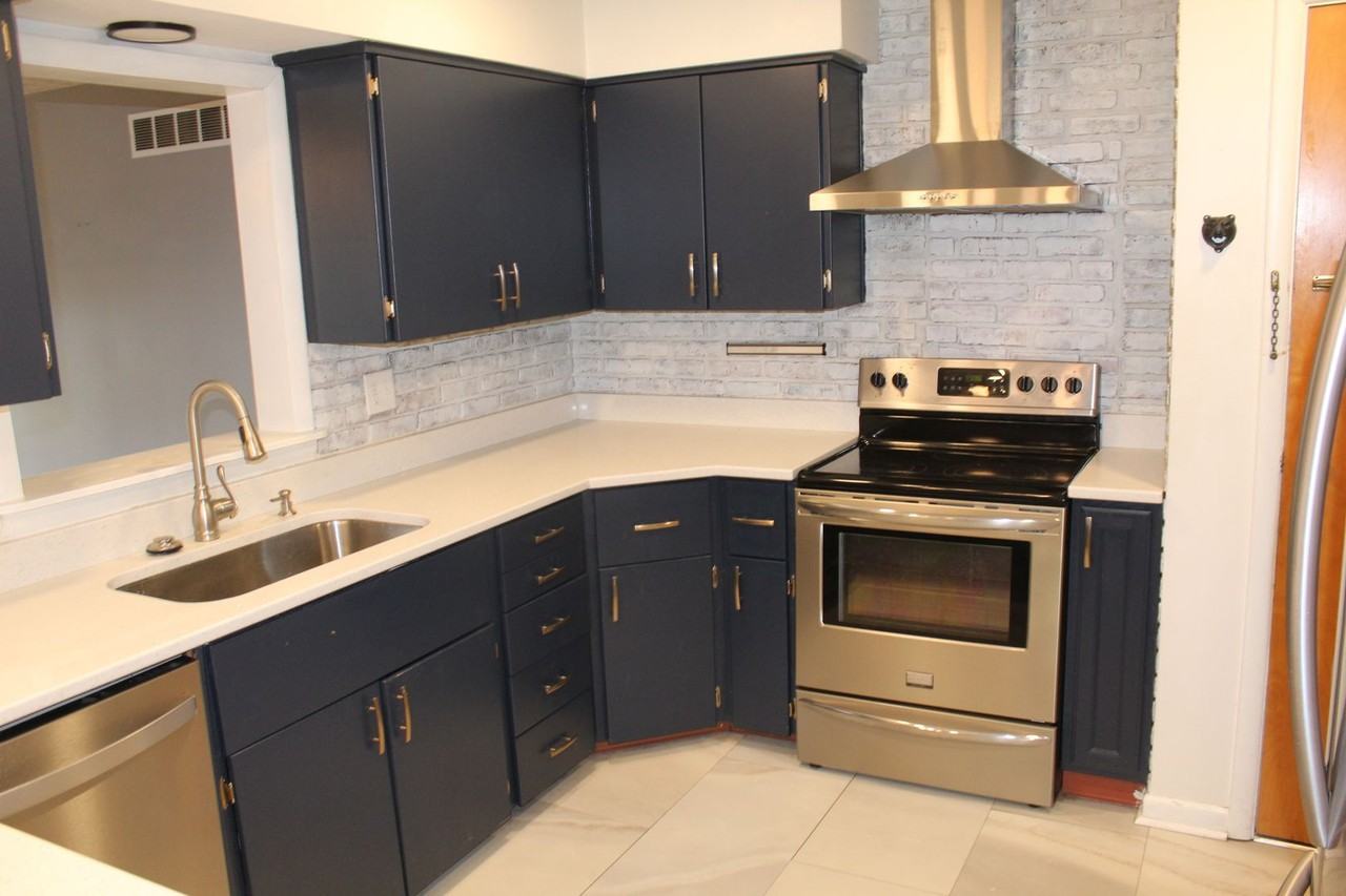 1478 S Avon Ave - Photo 4 of 17