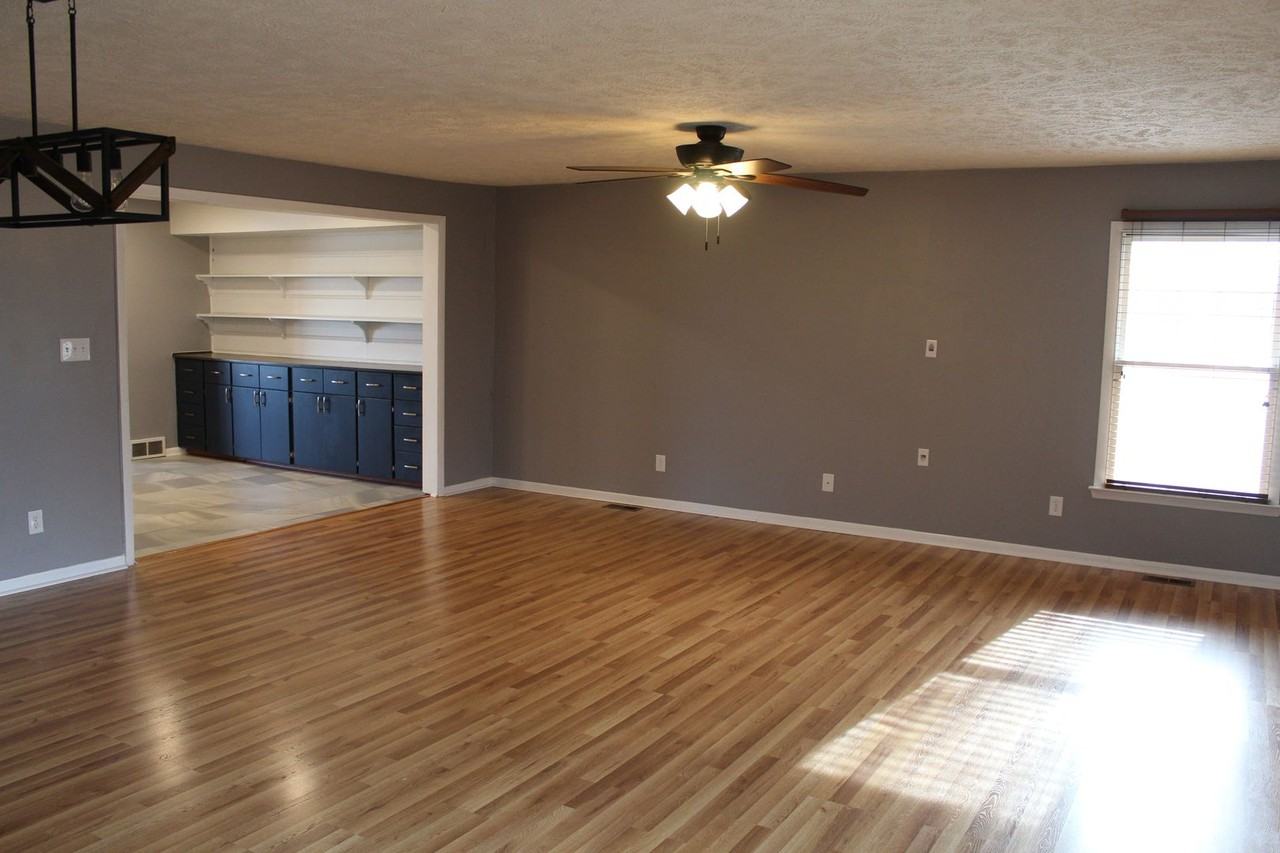 1478 S Avon Ave - Photo 7 of 17