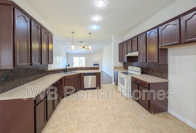 116 Prince Phillip Dr - Photo 4 of 21