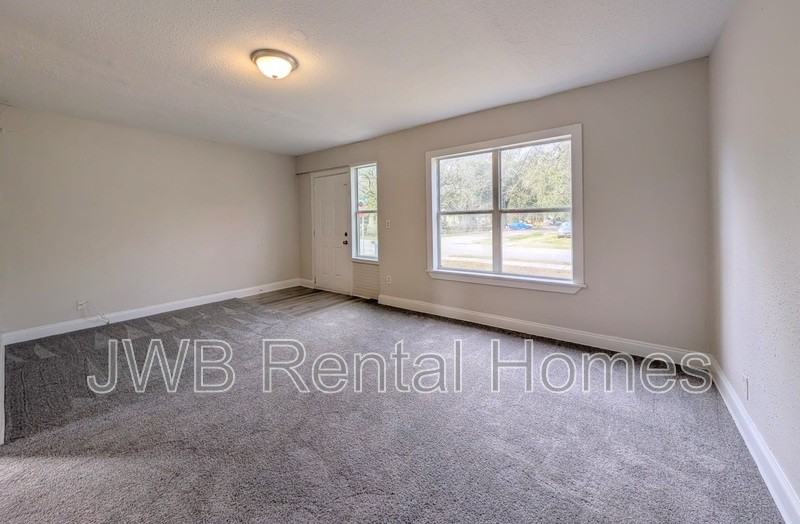 3803 N Davis St - Photo 5 of 15