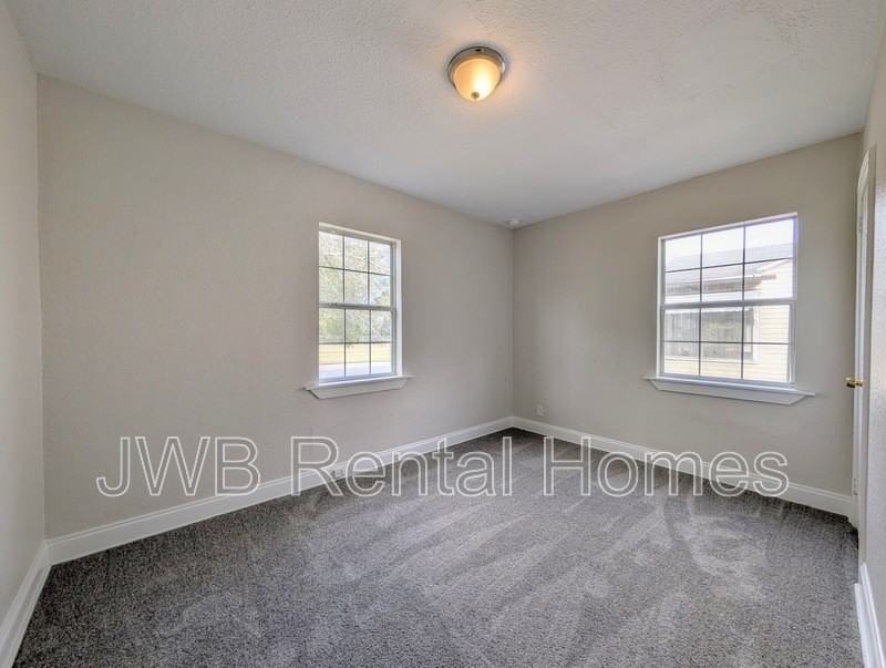 3803 N Davis St - Photo 6 of 15