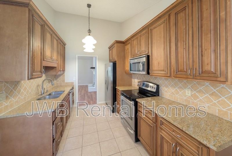 3257 Hampstead Dr - Photo 4 of 18