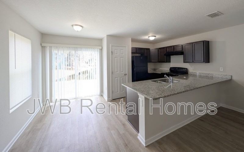 6801 Lake Mist Ln - Photo 4 of 17