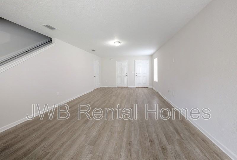 6801 Lake Mist Ln - Photo 5 of 17