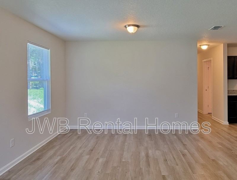 1457 Clyde St - Photo 3 of 9