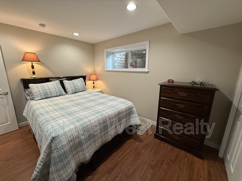 1039B Chilcotin Cres - Photo 3 of 19