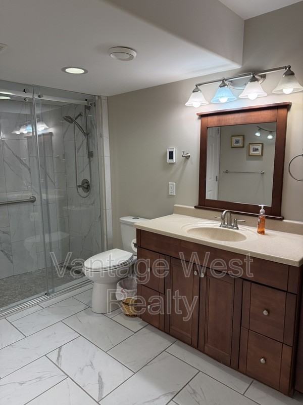 1039B Chilcotin Cres - Photo 5 of 19