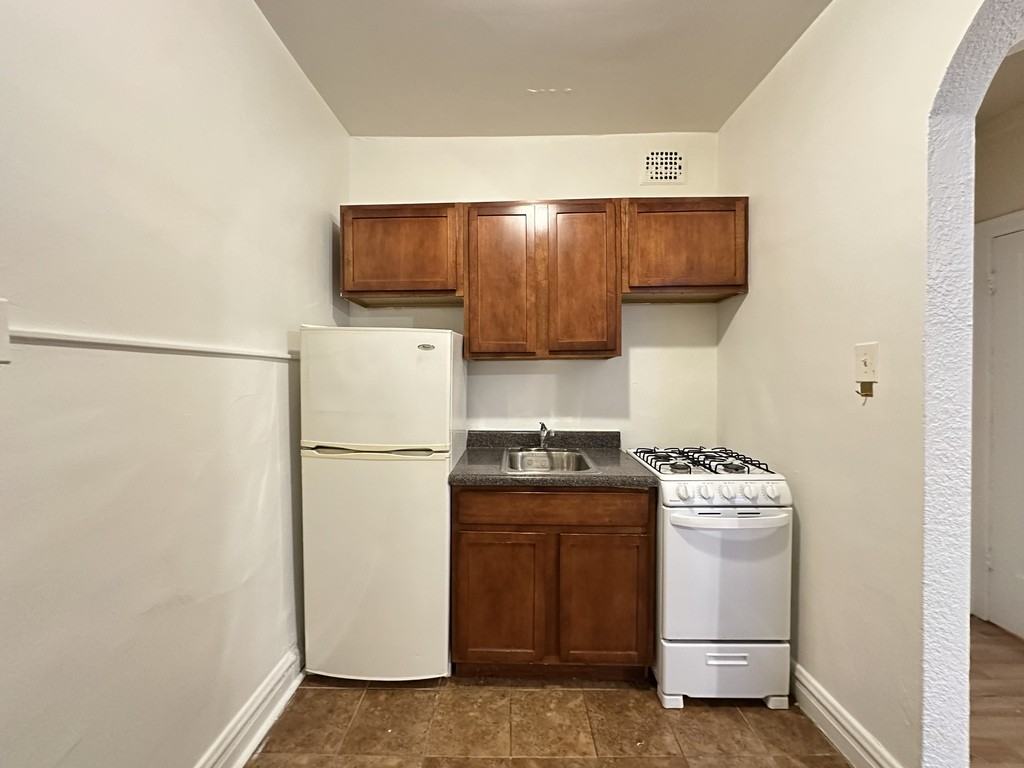 4829 N Damen Ave #403 - Photo 3 of 21