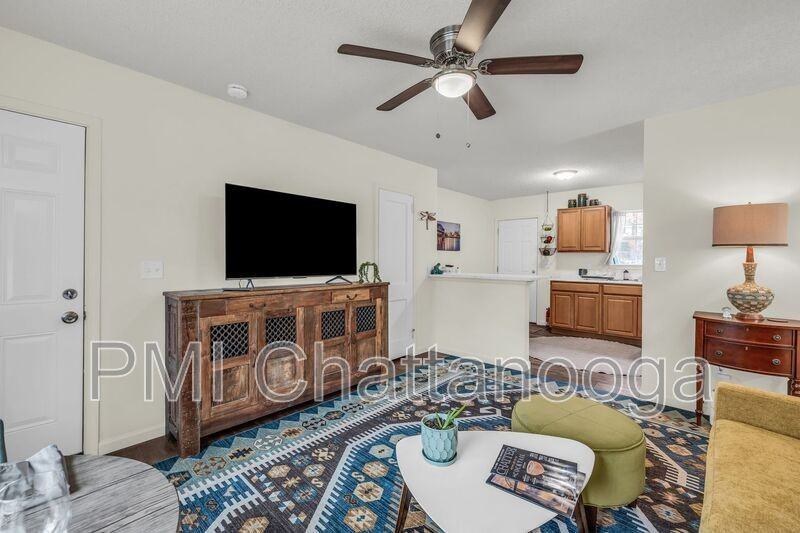 304 Glenwood Cir #304 - Photo 7 of 21