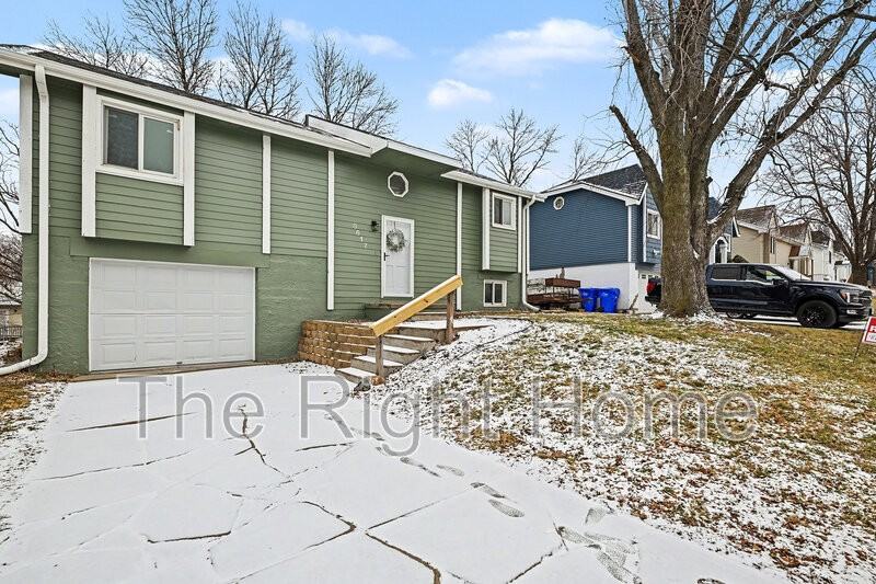 8617 S 143rd Ave - Photo 2 of 27