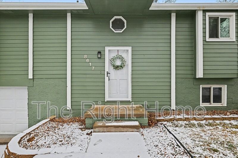 8617 S 143rd Ave - Photo 3 of 27