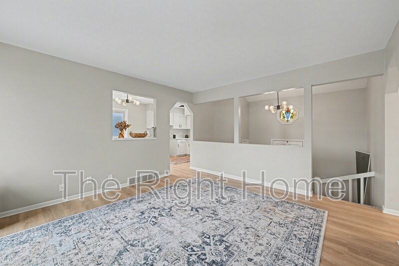 8617 S 143rd Ave - Photo 4 of 27