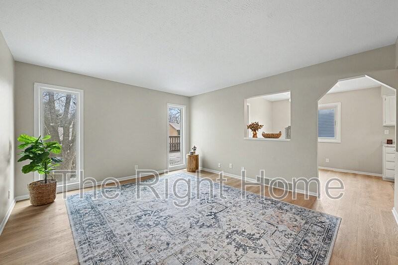 8617 S 143rd Ave - Photo 5 of 27