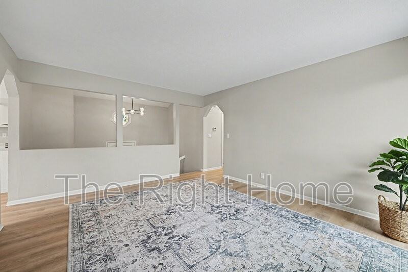 8617 S 143rd Ave - Photo 6 of 27