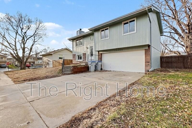 13968 Meadow Ridge Rd - Photo 2 of 24