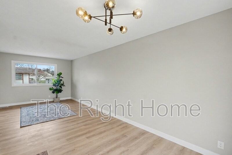 13968 Meadow Ridge Rd - Photo 5 of 24