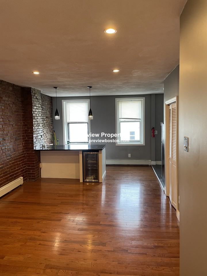 Sumner St #3P - Photo 2 of 16