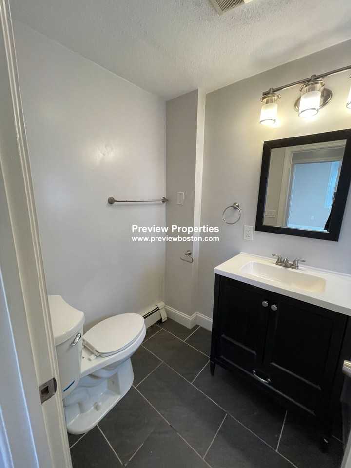 Sumner St #3P - Photo 4 of 16