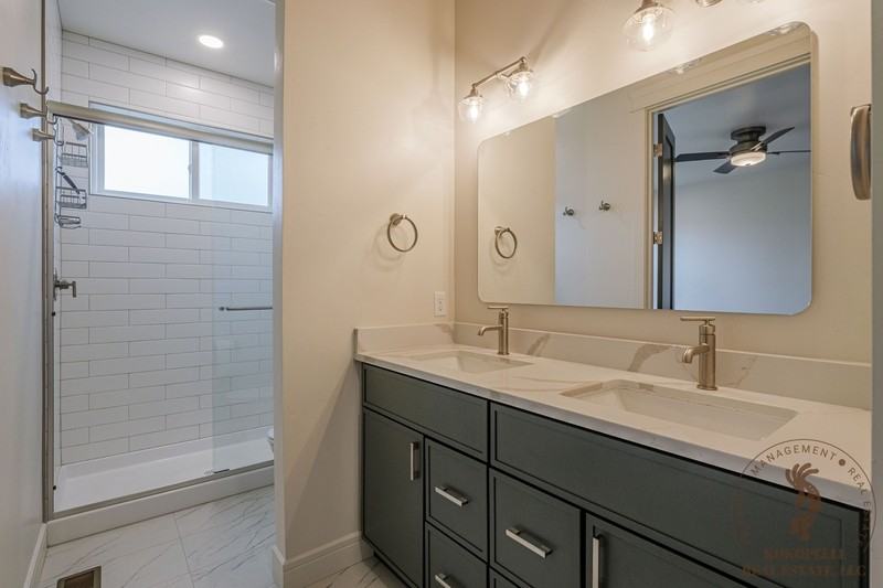 915 Caledonia Ct - Photo 5 of 10