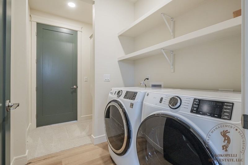 915 Caledonia Ct - Photo 6 of 10