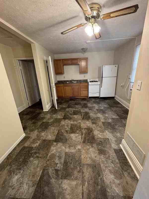 1625 Washington St - Photo 5 of 9