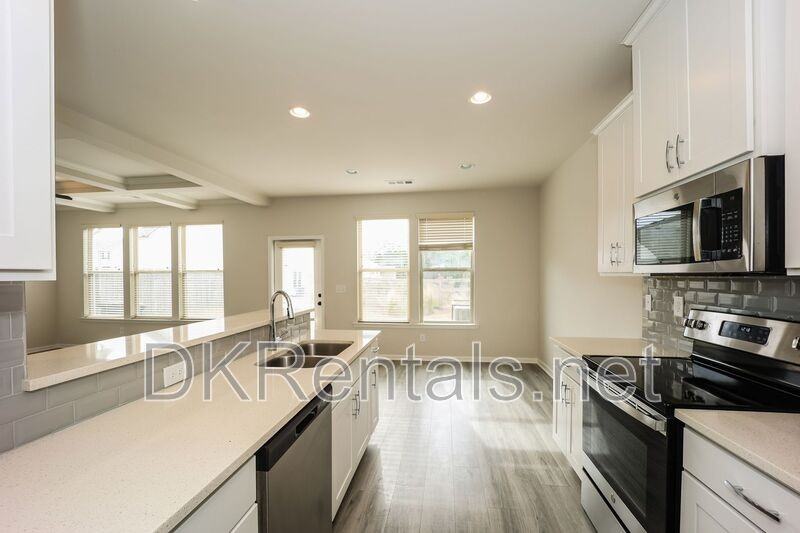 2905 Cottage Ln - Photo 5 of 15