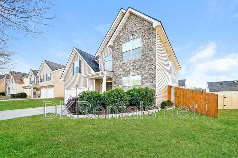 7512 Congregation St - Photo 3 of 20