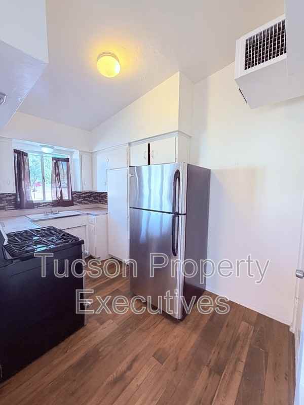 1603 N Highland Ave - Photo 4 of 12