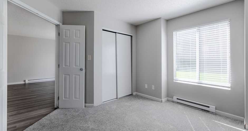 Hamlet Apartments - Photo 4 of 32