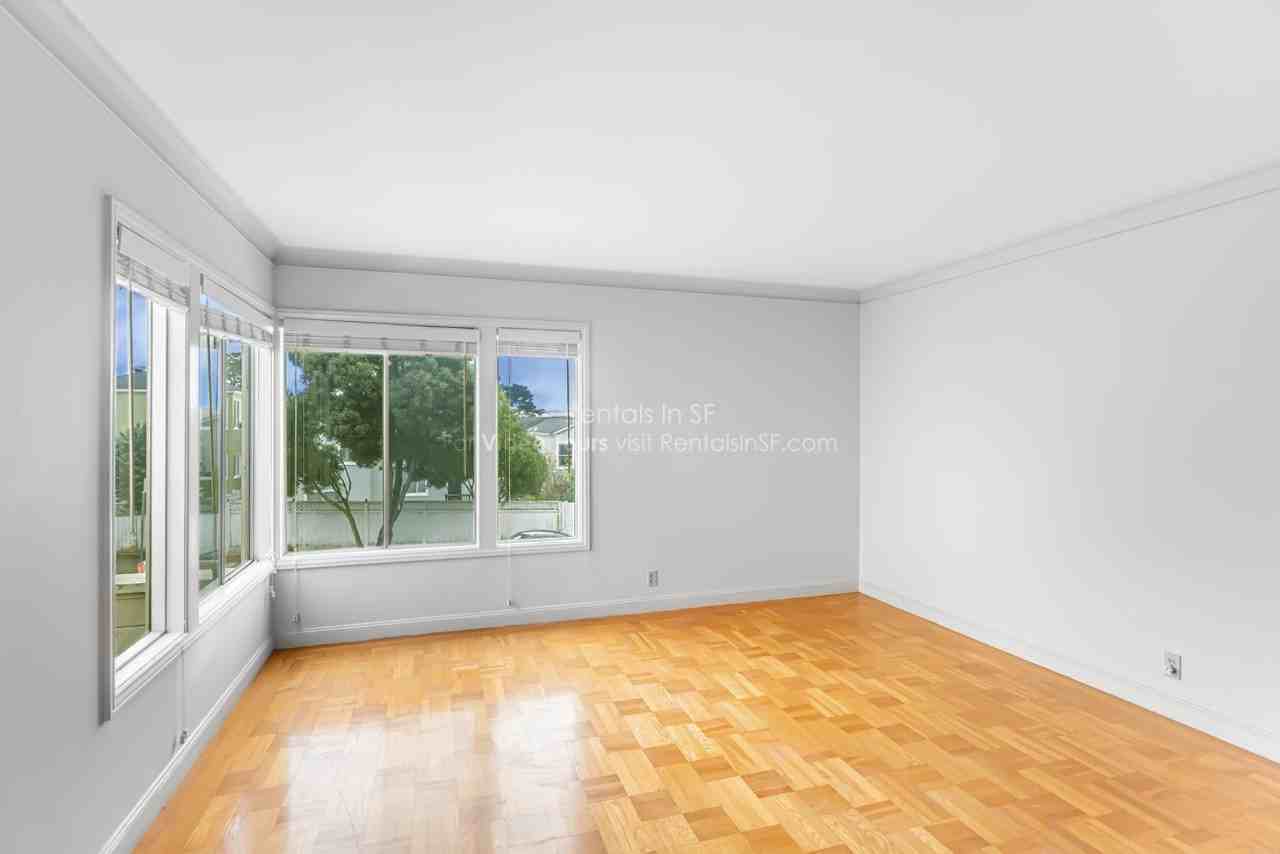 126 Eucalyptus Dr - Photo 3 of 16