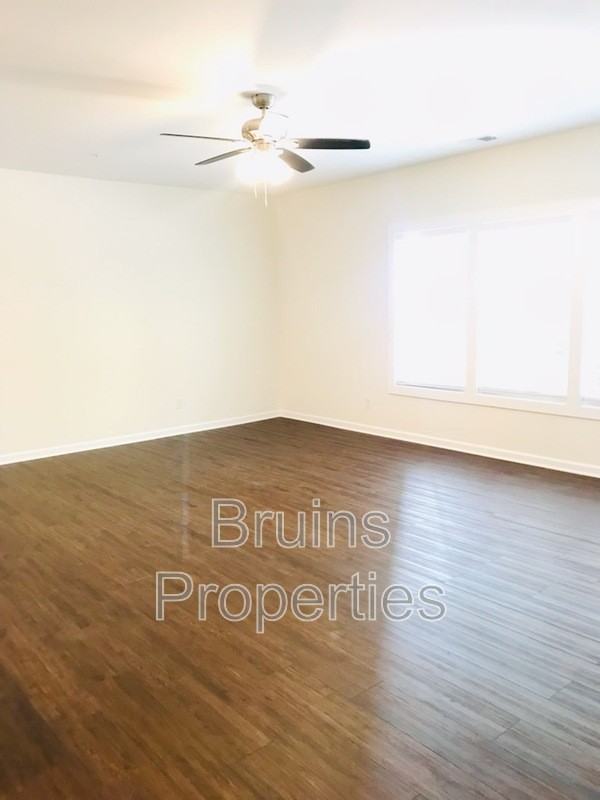 2606 Pennoak Way - Photo 4 of 50