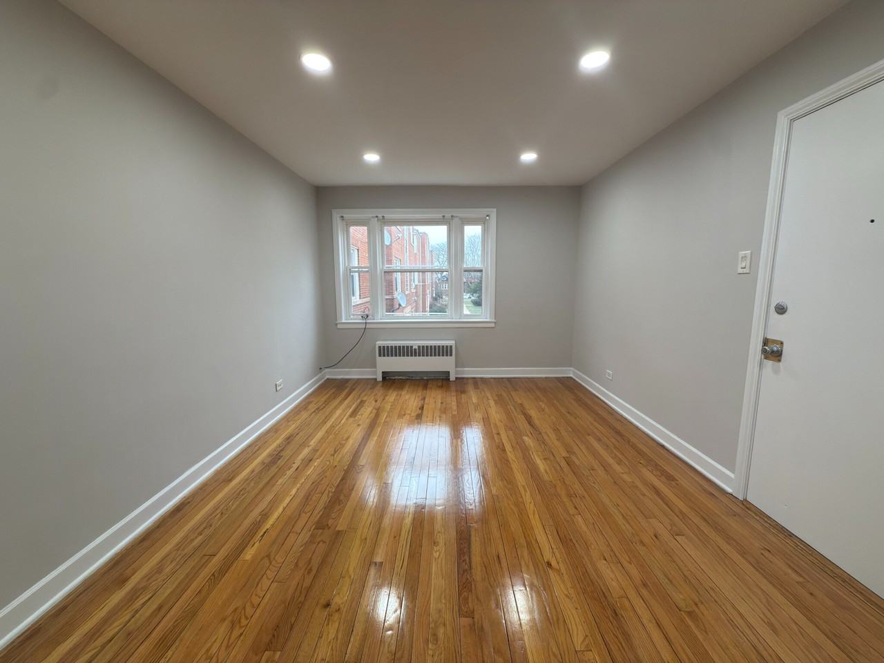 7520 N Ridge Blvd #2N - Photo 2 of 6