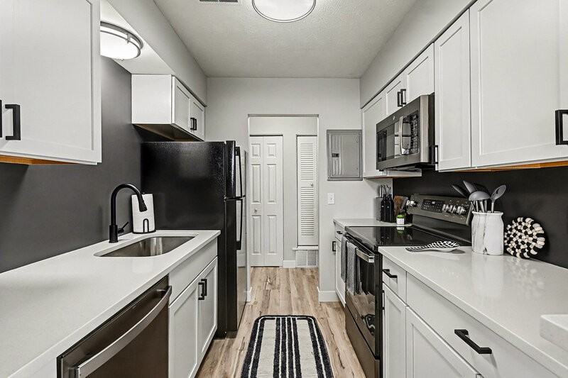 11724 Arbor St #8 - Photo 3 of 12