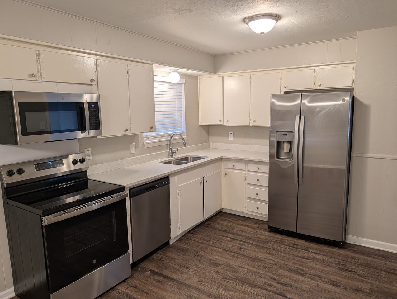 5553 Patton Dr - Photo 3 of 12