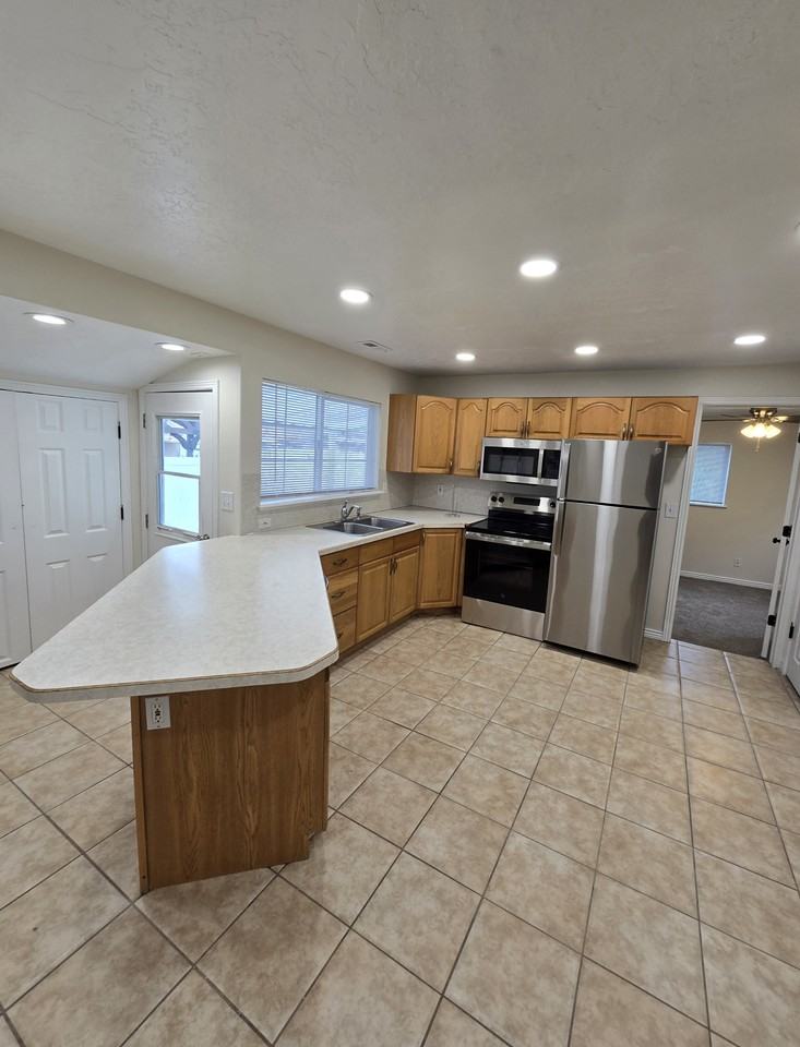 2241 Jackson Ave - Photo 3 of 10