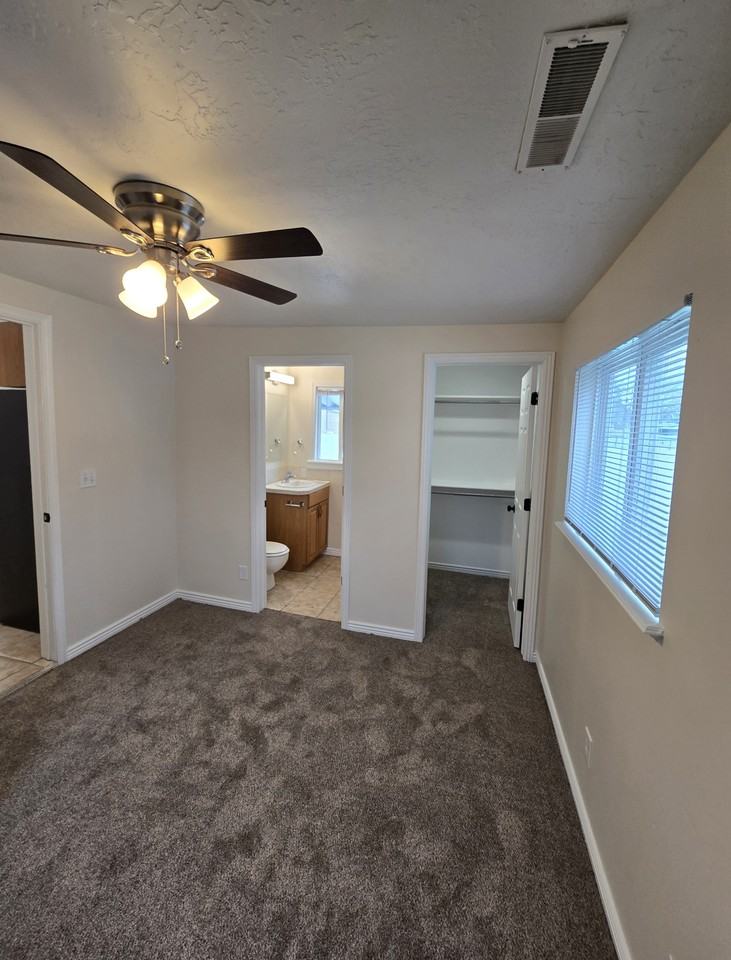 2241 Jackson Ave - Photo 4 of 10