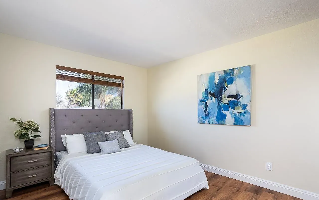 201 Twin Oaks Ave #8 - Photo 5 of 15