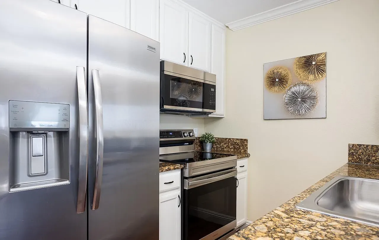 201 Twin Oaks Ave #8 - Photo 6 of 15