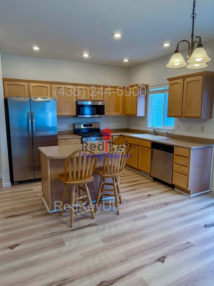 77 Aparicio Dr - Photo 3 of 27