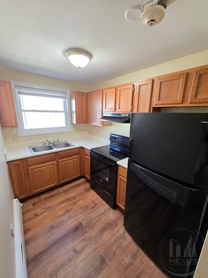 679-681 Pine St - Photo 3 of 9