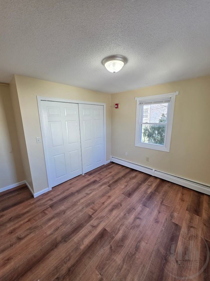 679-681 Pine St - Photo 5 of 9