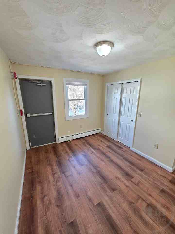 679-681 Pine St - Photo 6 of 9