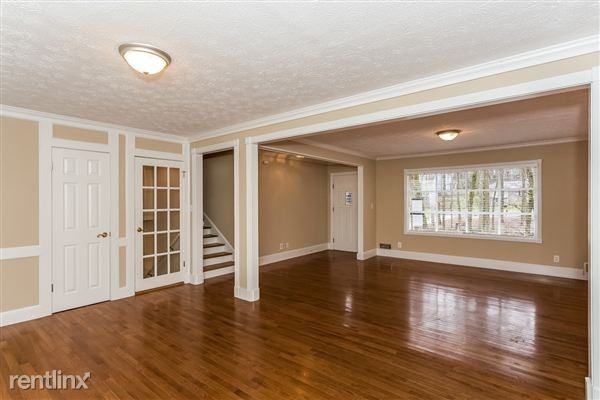 737 Mountainbrooke Cir SW - Photo 2 of 18