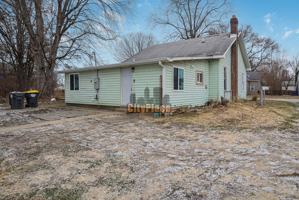 featured image of 2627 Chase St #2